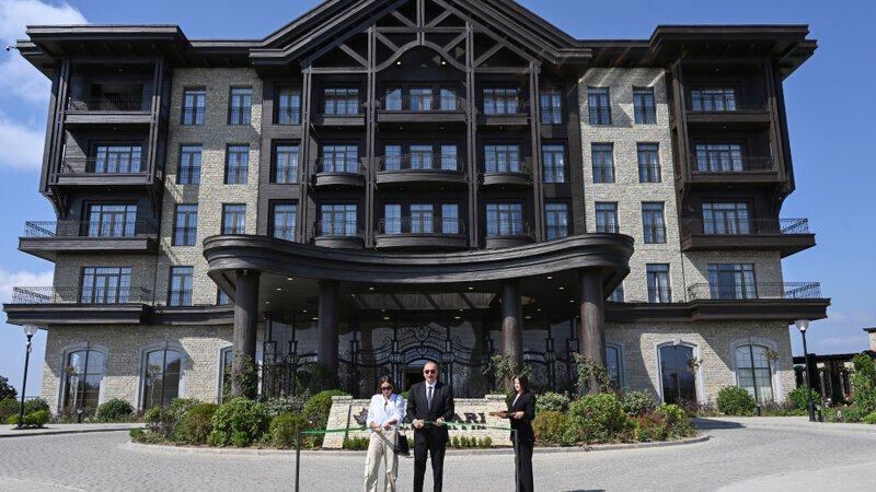 Prezident və birinci xanım Şamaxıda “Meysari Grand Hotel & SPA” kompleksinin açılışında