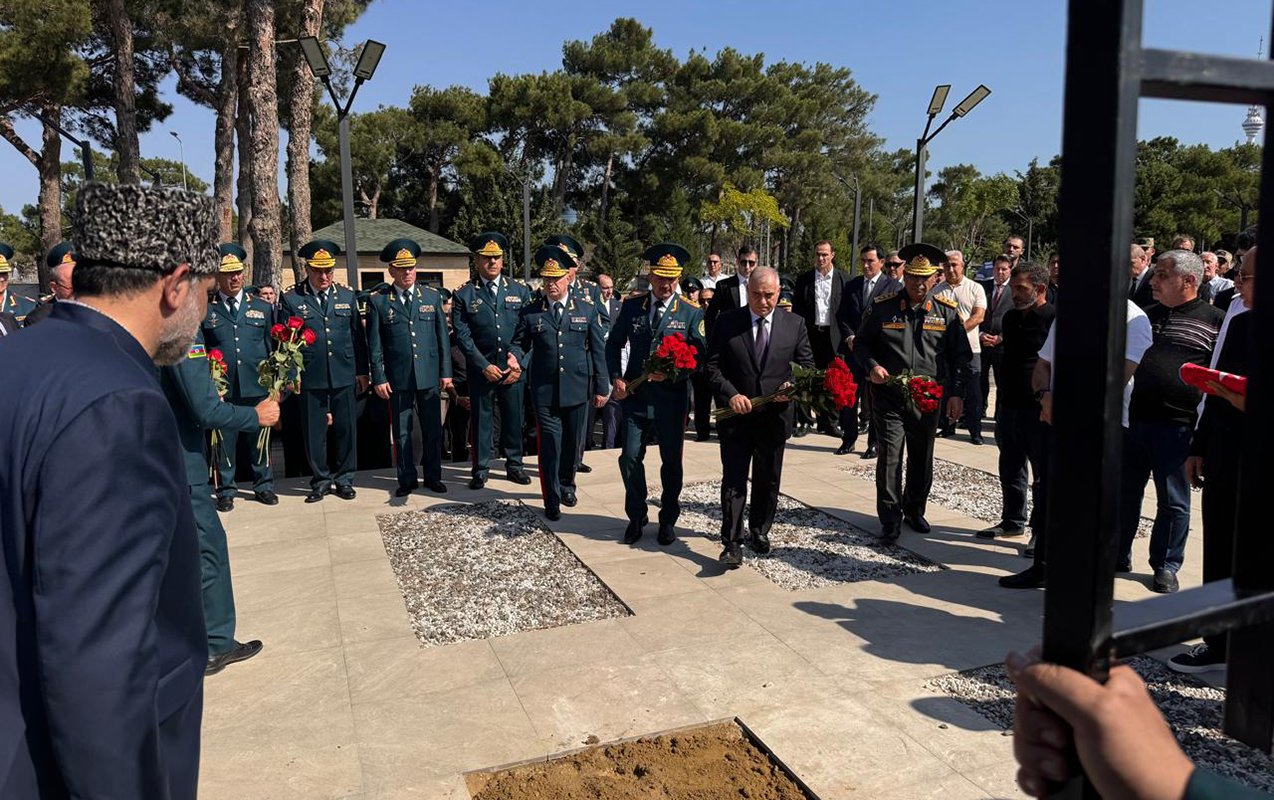 Zakir Həsənov və Əli Nağıyev generalın dəfnində – FOTOLAR