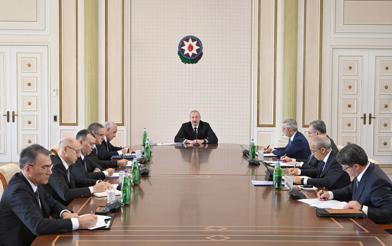 Prezident müşavirə keçirdi - FOTOLAR