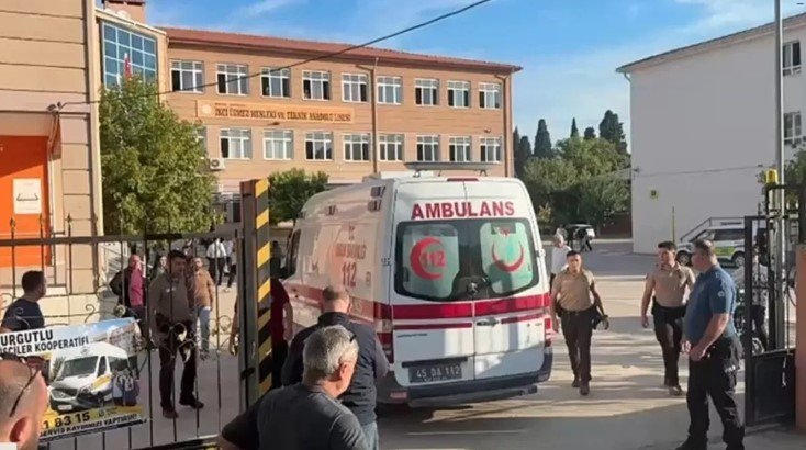 Türkiyədə məktəbə silahlı hücum: 1 şagird ölüb, 8 nəfər yaralanıb