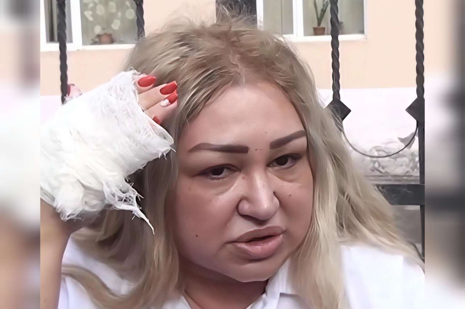 "Telefonu başımda qırmaq istədi..." - Döyülən müəllim danışdı - VİDEO