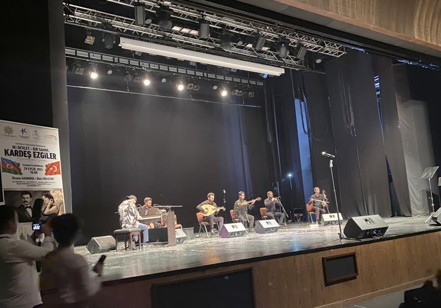 İki dövlət - bir səhnə, qardaş nəğmələri: İstanbulda Azərbaycan gecəsi