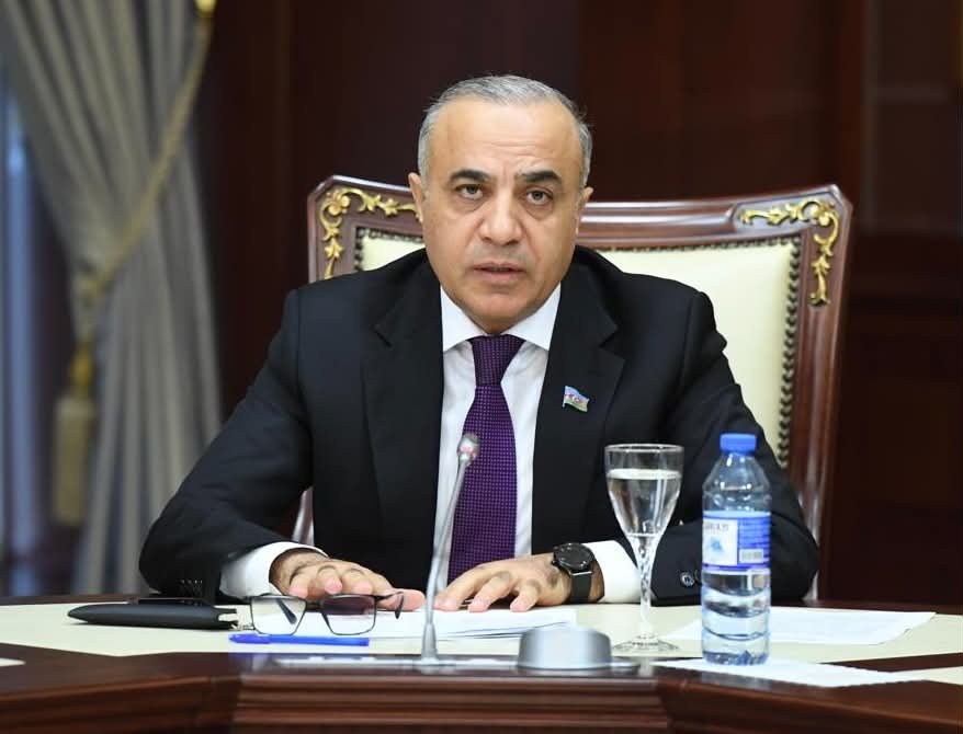 Azay Quliyev:  “Vahid məktəbli forması bütün növ ayrı-seçkiliyi aradan qaldıracaq, kənar ölkələrin müdaxiləsi yol verilməzdir”
