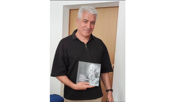 Azərbaycanlı professor Mirzə Məmmədovun memarlıq rəsmi üzrə kitabı nəşr olunub