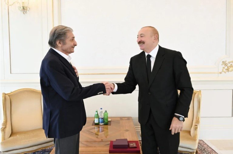 Prezident  Fərhad Xəlilova “İstiqlal” ordenini təqdim edib